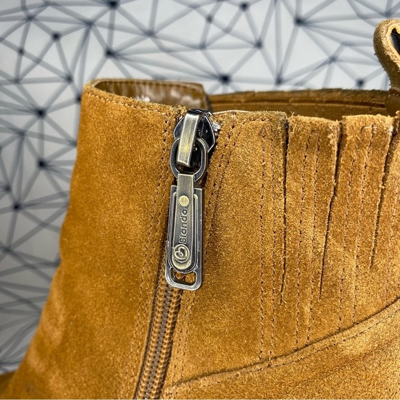 Blondo Reese taupe suede ankle booties size 6.5 - Picture 5 of 9